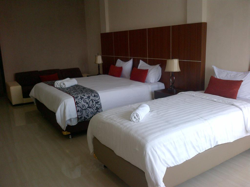 Santa Monica Hotel And Convention Ciherangsating Номер фото