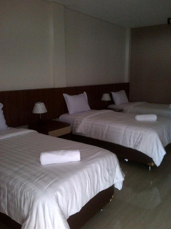 Santa Monica Hotel And Convention Ciherangsating Экстерьер фото
